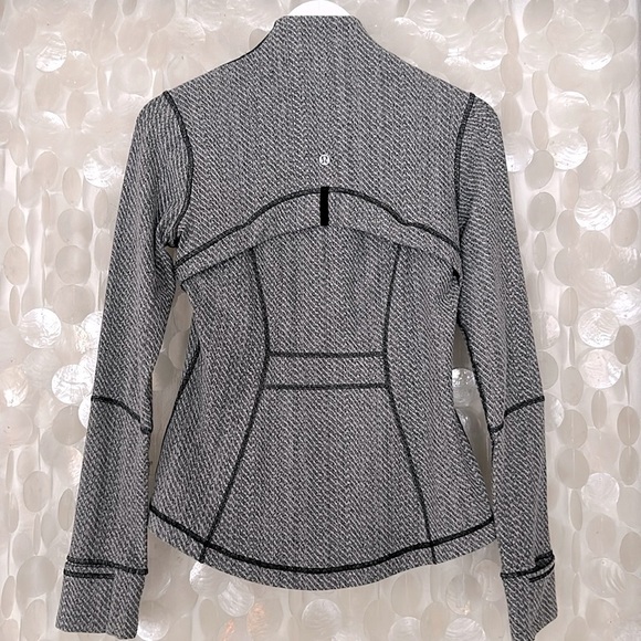 LULULEMON Define Hip-Length Jacket Women’s size 6 🩶🖤 Gray White Black - Picture 3 of 14